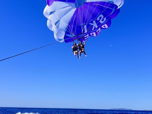 Parasailing en la costa ibicenca
