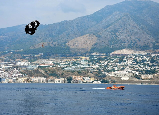 Vuela alto con nuestra experiencia de parasailing