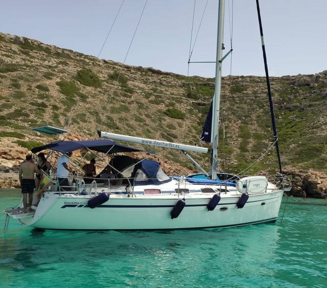 Barco en una calita de Mallorca