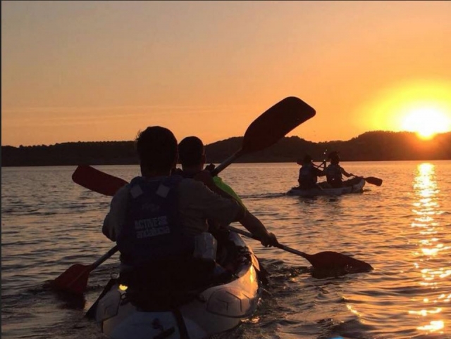 Kayak au coucher du soleil 