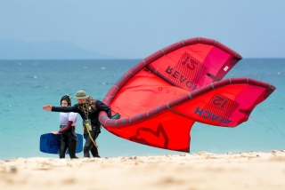 Private kitesurfing class in Tarifa, 3 hours