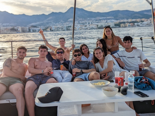  Maritime fun with friends 