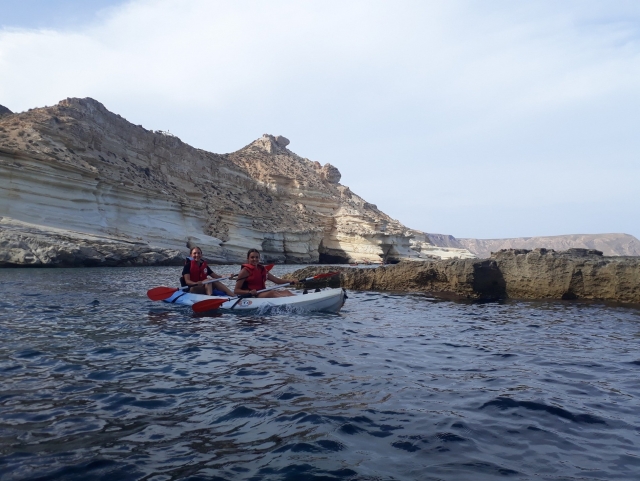  驾驶皮划艇穿过加塔角 