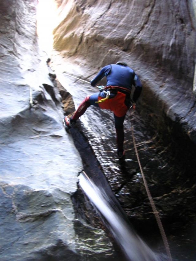 Disfruta de un descenso de barranco en Granada