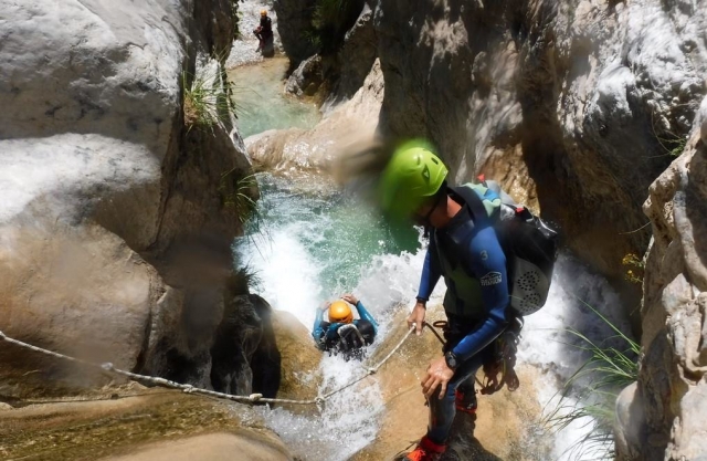  Salti tra le pareti di roccia 