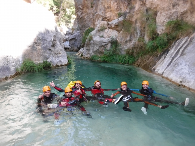  Foto di gruppo in piscina 