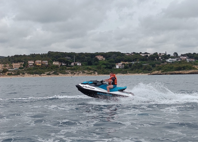  Contrôler un jet ski sur la côte d'or 