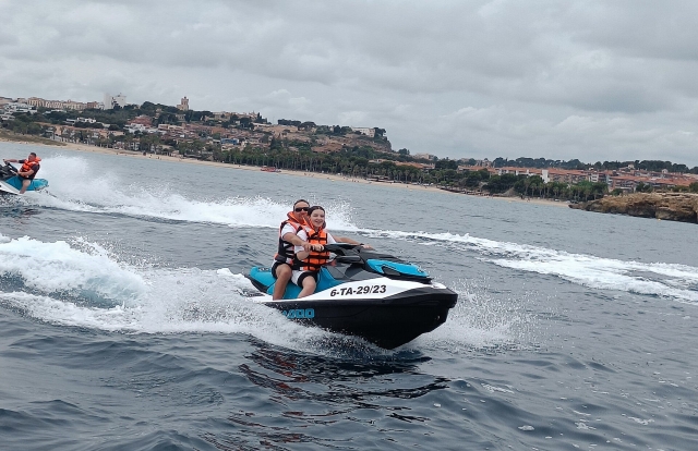  Profiter des vagues avec les jet skis 