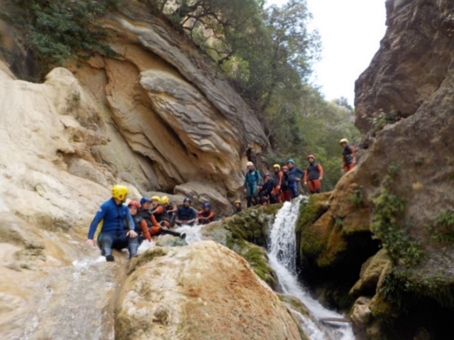 Antes de tirarse por el tobogán del barranco