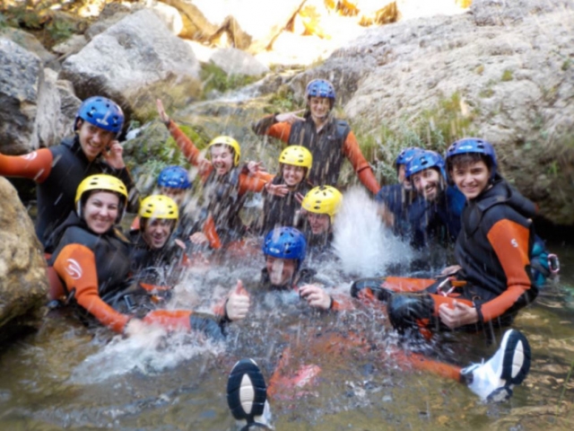 Bañándose en la poza del barranco