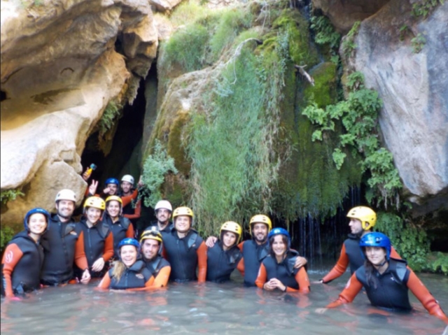 Grupo de barranquistas en la poza