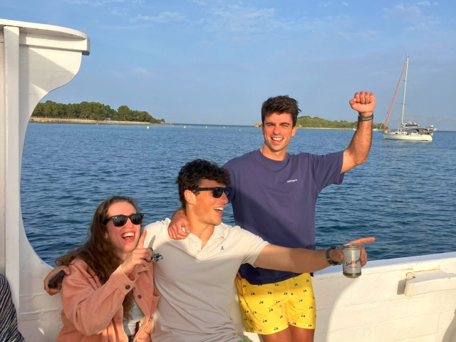  Boat Walk with Friends 