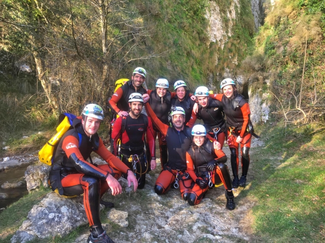  Canyoning en groupe à Leze 