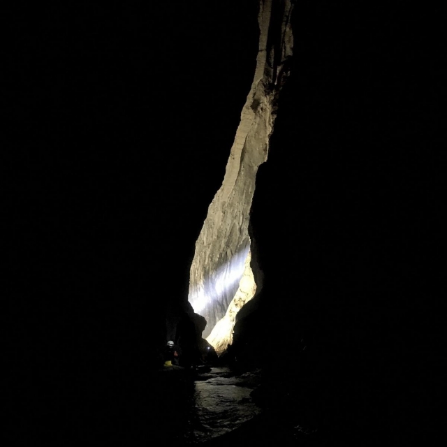  Grotte aquatique à Leze