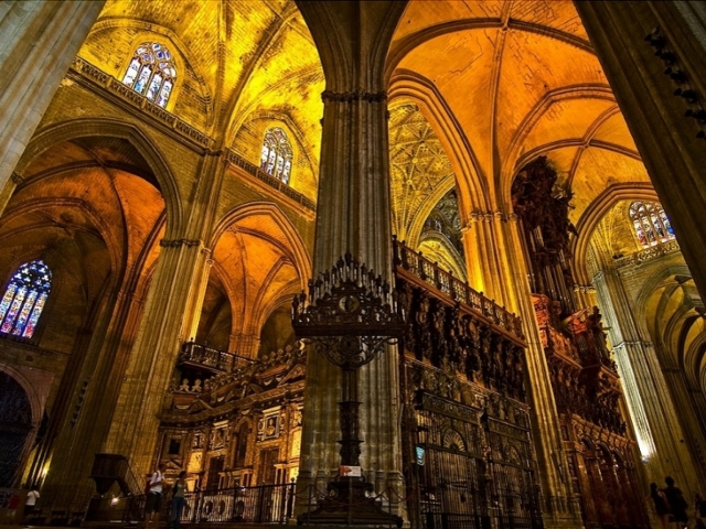 Techos y columnas de la Catedral de Sevilla