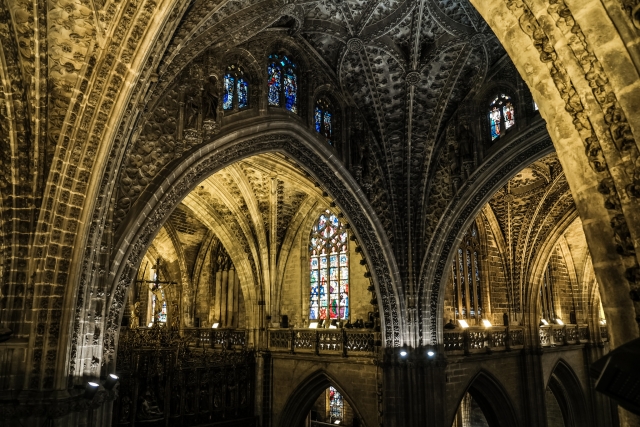  Arcos do interior da Catedral de Sevilha 