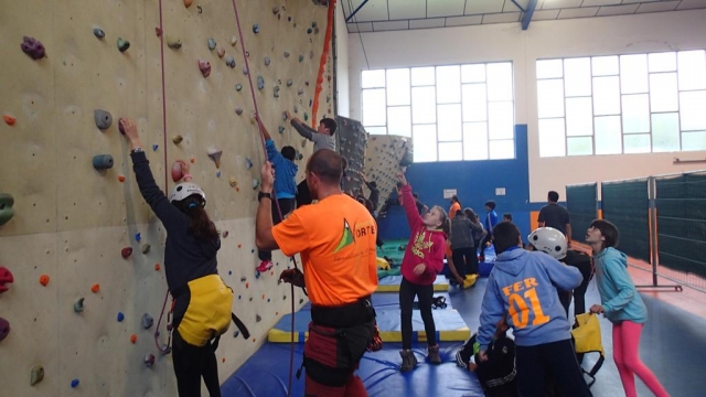 Climbing wall 