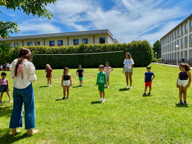 Juegos para los niños en las zonas verdes