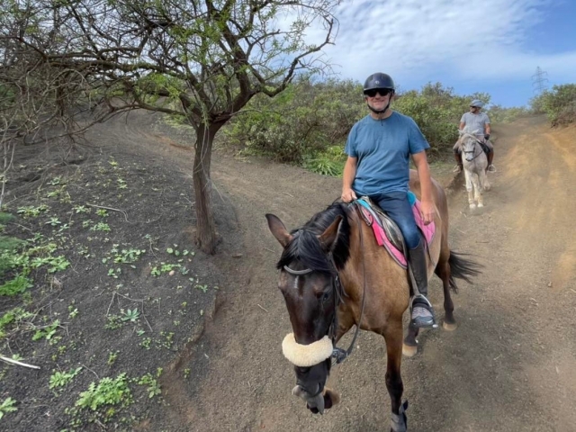 Mounting on horseback in Gran Canaria 