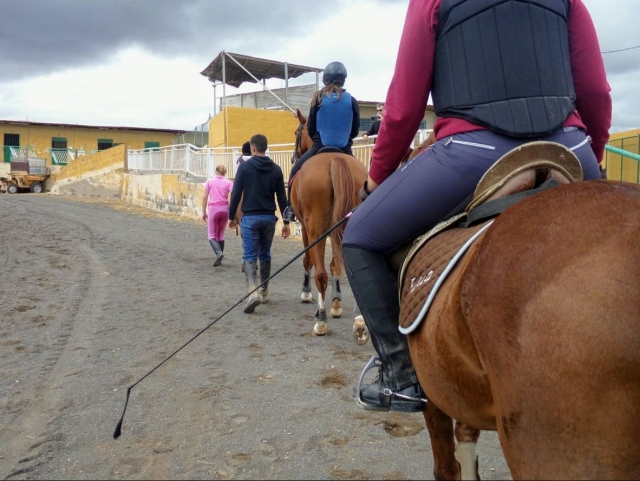 Cabalgando en pista en Gran Canaria