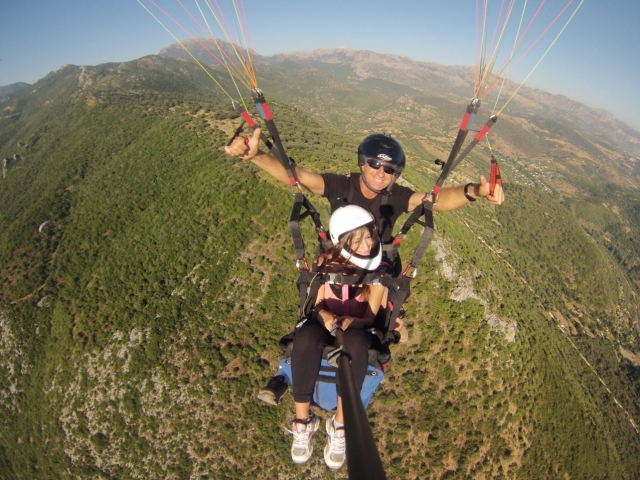  Paragliding over the Cádiz mountain range 
