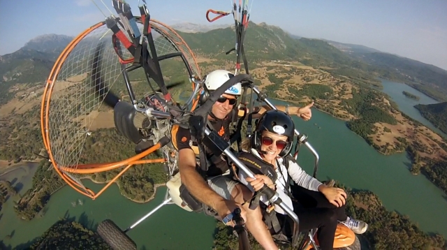  Viste incredibili della Sierra dal paramotore 