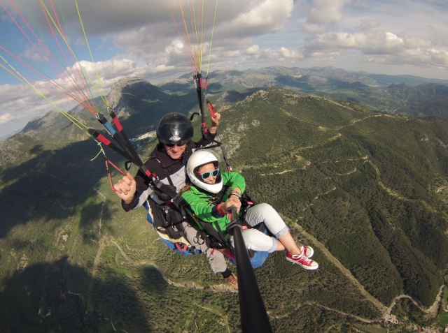  Flug über die Berggipfel