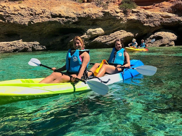 Kayak pour les eaux transparentes 