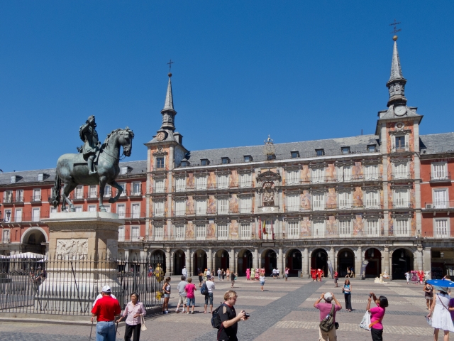  Plaza Mayor e estátua equestre