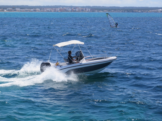 Entdecken Sie Mallorca an Bord eines Bootes 