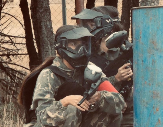  jouant au paintball 