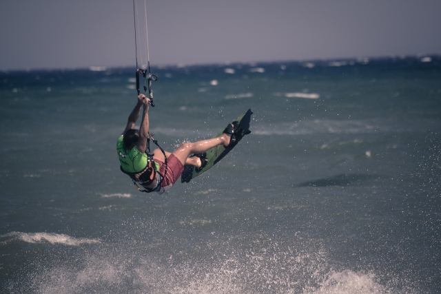 Diviertete con kitesurf