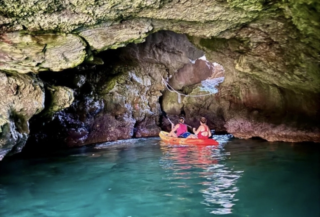 Disfruta de los paisajes de Nerja en kayak