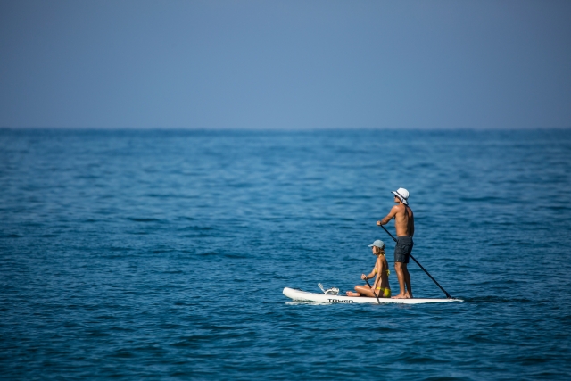 Conoce Nerja a bordo de una tabla de SUP