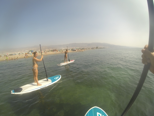  使用 gopro 桨冲浪