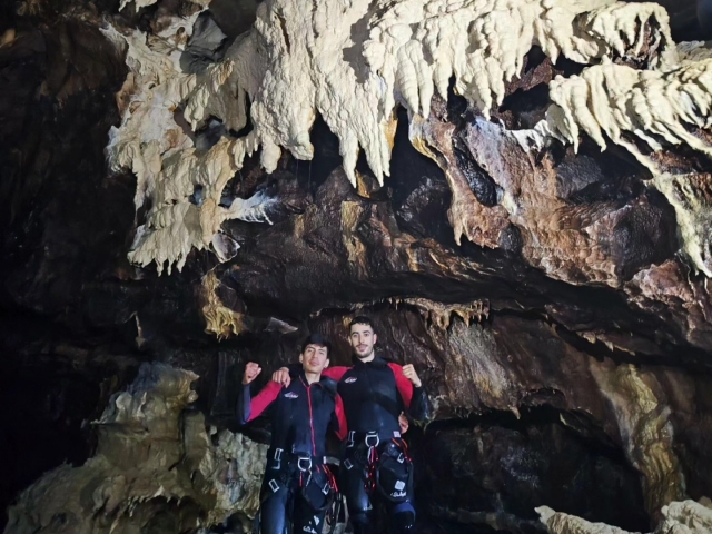 Espeleología en la Cueva de los Chorros