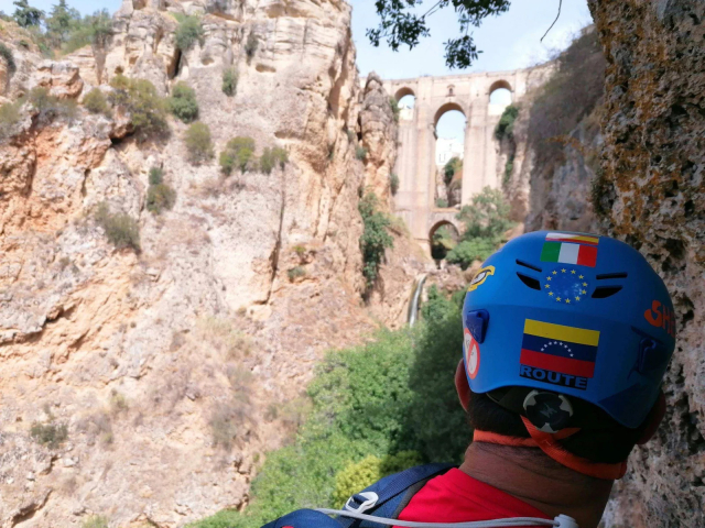  Conheça Ronda praticando uma via ferrata 