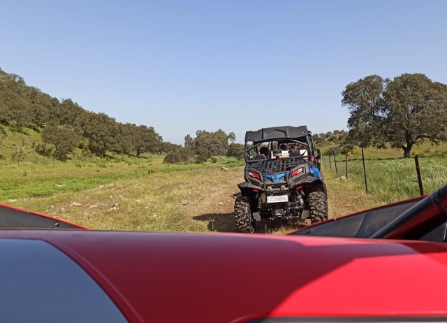 Pilota un todoterreno en los campos extremenos