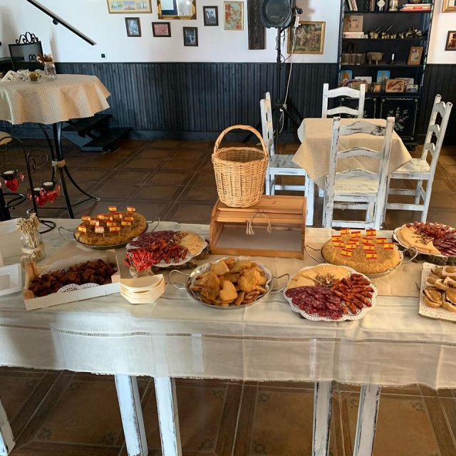Capea con comida en Sevilla