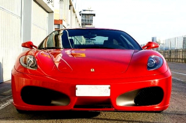  Foto della Ferrari sul circuito
