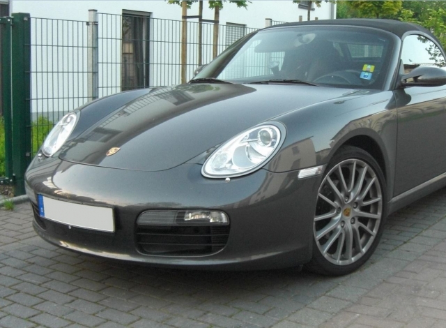  灰色保时捷 Boxster 
