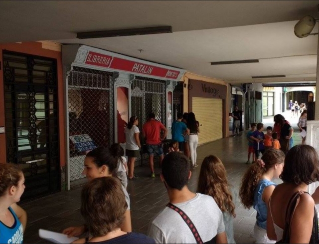 Procurando pistas nas lojas 