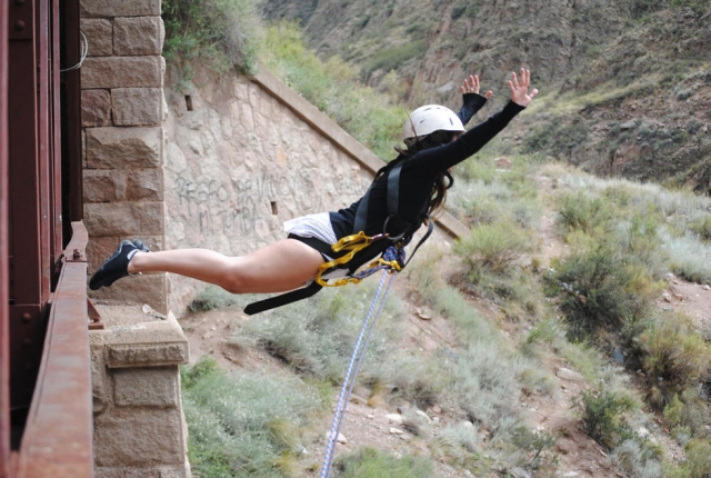 Bungee jumping 