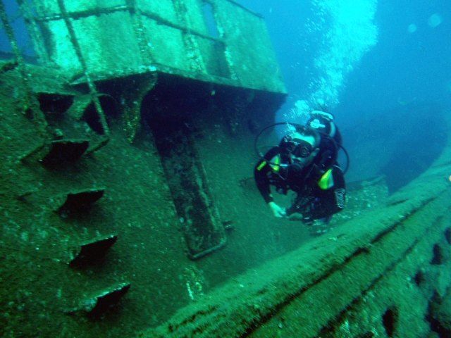 Sub dalla nave affondata