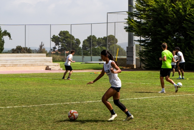  Com a bola entre os pés 