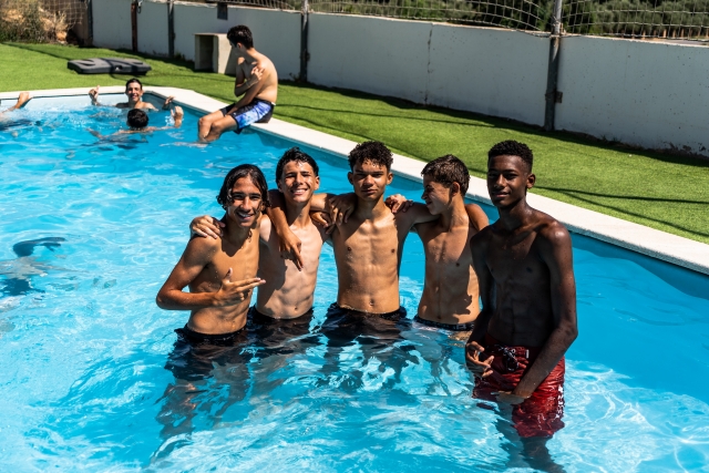  Na piscina do as instalações com os amigos 