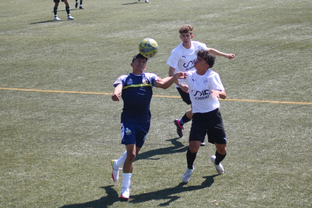  Jogar futebol com os amigos 