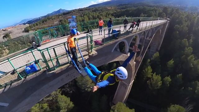  Ponte dove si effettua il salto (2) 