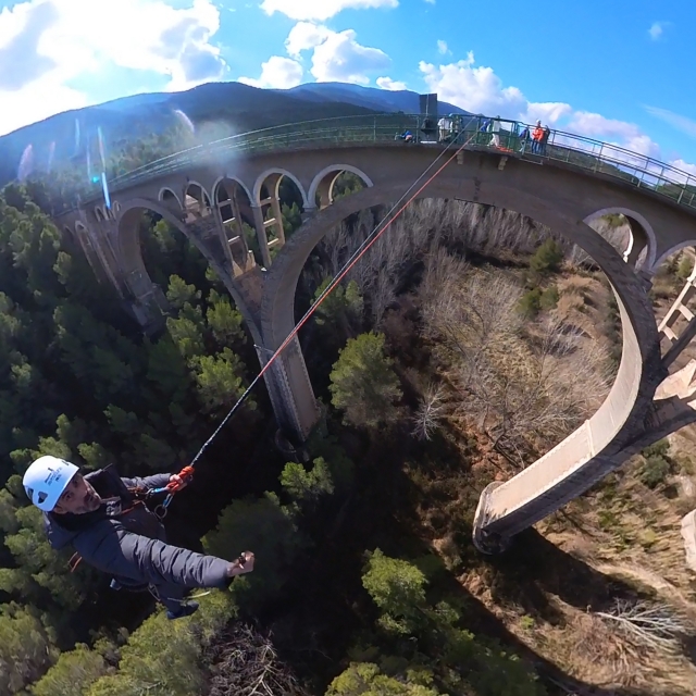  Salto nel vuoto 