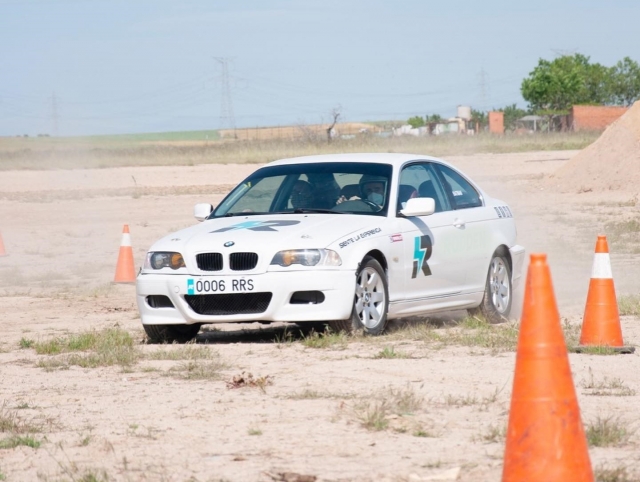  Liderando o circuito de rali 